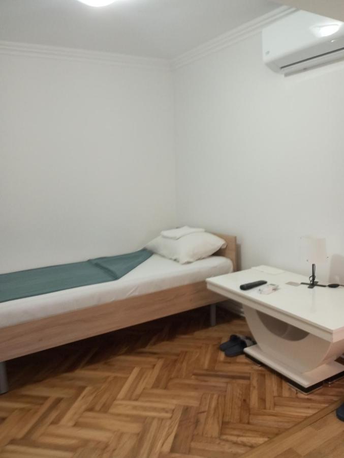 Airport Md Rooms 2 Beograd Bagian luar foto